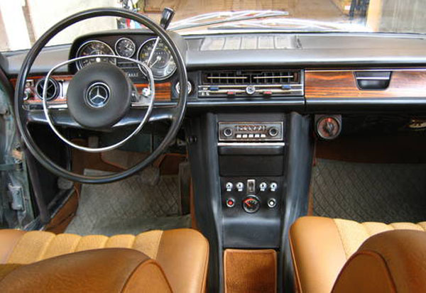 Mercedes-Benz 220 consoles and minor consoles